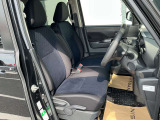 運転席まわりです。実際に座ってみて、乗り心地を体験してみてください。