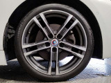 【BMWアロイホイル】軽量かつ強度に拘ったアロイホイル。走行性能ポテンシャルを引き出す設計。車の足元を引き締めてくれる大きなポイントはアロイホイルです。
