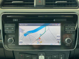 EV専用NissanConnectナビゲーションシステム(地デジ内蔵)ハンズフリーフォン・VICS・、ボイスコマンド・Bluetooth・DVD/CD再生機能・Apple CarPlay・USB接続・iPodなどに対応しています。