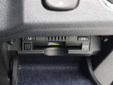 ETC車載器は、ビルトインタイプですっきり収納され、見た目も使い勝手も満足のアイテムです。