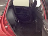 ★チップアップ&ダイブダウン機能付き【ULTR SEAT】は後席座面を左右分割で跳ね上げることができます☆トランクで積載できない背の高い荷物をラクラク収納できます。ホンダ車ならではの人気装備です♪