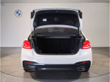 【トランクルーム】十分な容量を確保したトランクルーム。環境へ配慮したスペアタイヤ非搭載のBMW。その分、トランクスペースを有効活用できる様にしてあります。