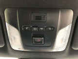 SOSボタンです。自動車の運転中、事故や急病時などの緊急事態が発生したときに、ヘルプネットを通じて外部に救助を手配するためのボタンです。