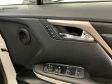 運転の操作性、快適性、など全ては、シートポジションから始まります。シートメモリーは、重要な機能です。