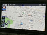 道路や周辺施設を確認しながら現在地を把握できる地図表示で、目的地までのルート確認もスムーズ。画面内の情報が見やすく、初めての場所へのお出かけにも役立ちます。