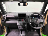 美しいデザインの運転席空に加えてUV&IRカット機能付きフロントガラスの面積や位置取りが良く、前方・右前・左前方向の視認性がいいですよ!