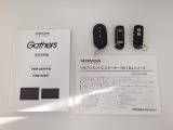 【エンジンスターター】離れた場所からエンジン始動が可能で、夏冬共に乗車前から快適な車内温度でお乗りいただけます。