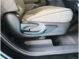 【シートアジャスター】上下調整できるシートアジャスター!運転手にあったドライバーズポジションができますね。
