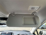 運転中の眩しさをしっかりカット!荷刺しに合わせて使える、実用的なサンバイザーです!