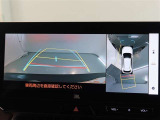 パノラミックビューモニター付きです。車両を上から見たような映像をモニター画面に表示。運転席からの目視では見にくい、車両周辺の状況をリアルタイムでしっかり確認できます。