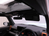 ガラスルーフ搭載で車内の解放感が一気にアップ!開放的なドライブをお楽しみいただけます