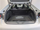 とても広々、大きな開口部の荷室スペースですね。 開口部広々だから、大きな荷物も楽々収納出来ちゃいますね。 荷物スペースは広いほうがいいですよね。