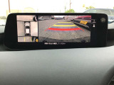 360&deg;ビューモニターでは前後左右4つのカメラ映像をさまざまな走行状況に応じて切り替えてセンターディスプレイに表示することで、駐車時や狭い道でのすれ違い時、見通しの悪い交差点進入時でも安心感を高めます