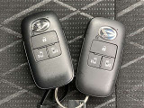 ドアの開閉時、両手が荷物で塞がっている時はキーレスでのカギの解除が大変ですよね。スマートキーはポケットやバッグに入れておけば、ノブに触れただけでロックの解除が可能です。とても便利な機能です。