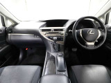上質で落ち着いた印象のインパネ。視界も広々で運転しやすいです。