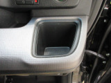 運転席側の手の届きやすい位置にもドリンクホルダーが付いています。