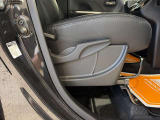 毎日過ごす運転席は要チェック。シートのへたり・擦れ、視界のイメージまで伝わる重要ポイント。
