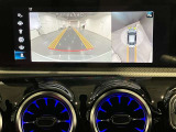 美しいグラフィックによる地図表示、ETC2.0対応VICSの広域渋滞情報を考慮したルート案内が可能。高精細ワイドディスプレイの美しい地図表示。更に、ITSスポットやVICSサービスで、より正確な渋滞情報が確認可能。