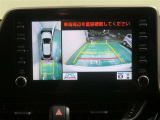 パノラミックビューモニター搭載。カメラで車両周囲の状況を映し出すため、狭い場所での駐車などに役立ちます。