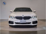 【キドニーグリル】BMWは約90年もの間、ほぼ全ての車両にひと目でBMWだと分かるこの特徴的なフロントグリルが備えられ、デザイン・アイコンとして親しまれてきました。