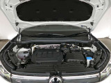低燃費の2.0TDIディーゼルターボエンジンを搭載しています。初速から力強いトルクで街中から高速道路、ワインディングまで軽快に走ります。
