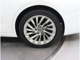 235/45R18タイヤを装備しています。※各ホイールのキズ等をご確認くださいませ。