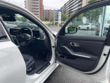 国道246号線沿い、南町田グランベリーパーク駅すぐ。BMW Premium Selection 東名横浜/〒194-0004 東京都町田市鶴間5-18-1