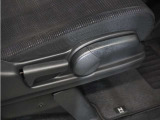 ◆シートハイトアジャスター◆運転席を上下に高さ調節ができます!運転ポジションを体格に合わせてシート調整できます。