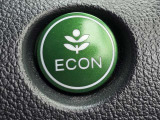 ワンタッチで省燃費走行をサポートするECONスイッチを装備。