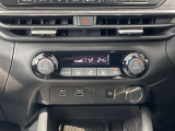 オートエアコンで温度調整も楽チン!四季を問わず快適に運転することが出来ます。