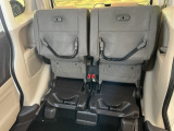 リアシート座面を持ち上げると、背の高い荷物を積むのに便利なトールモードに変身します!多彩なシートアレンジで使い勝手良好!