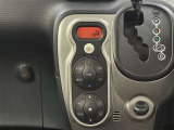 オートエアコンで車内も快適です。冬や雨の日の室内の結露防止等コンディションに加えて、冷え過ぎ、暖め過ぎに因る燃費を悪化を防ぎます。一度、温度を設定すれば自動的に過ごし易い温度に調整してくれますよ。