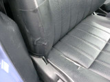 運転席シート破れあります。