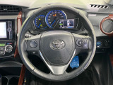 インテリアに合わせたデザインのステアリングは、運転される方のことも考え、運転しやすい形状、大きさです。是非一度、実際に触ってお確かめください。