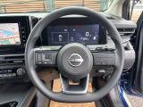 運転中のオーディオ操作は、ステアリングで行いましょう。安全運転で。