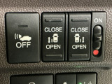 【両側パワースライドドア】両側がパワースライドドアになっており、運転席のスイッチやスマートキーでも開閉が可能です!開口部も広いので乗り降りも楽々♪