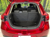 普段のお買い物や通勤、送迎等に十分な荷室スペースを確保しております。セカンドシートを倒すと、大きな荷物の積載も可能です♪