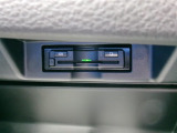 ETC車載器を装備しています。高速道路の料金所もストレスなく通行できます。すっきりとしたビルトインタイプですよ。