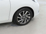 装着タイヤサイズは、195/55R16です。純正アルミホイールを装着しております。