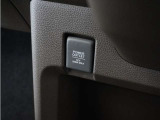 ◆アクセサリーソケット◆ドラレコの電源やスマートフォンの充電等に使用できる便利な電源ソケット!使いやすい場所に装備されています。