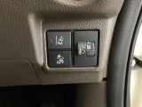 ハンドルの右側にはヘットライトリベライザーとHondaセンシング用のメインスイッチがついています。ヘッドライトリベライザーは道路状況や積荷の加重に応じてライトの高さを調節できます。