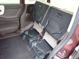 ◆チップアップ&ダイブダウン機構付【ULTR SEAT】は後席座面を左右分割で跳ね上げることができます。トランクで積載できない背の高い荷物をラクラク収納できます。ホンダ車ならではの人気装備です。