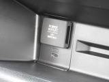 ★アクセサリーソケット★スマートフォンの充電/空気清浄機 など12V対応の車載アクセサリーをご使用いただけます!また、充電用USBジャックが設置されていますので、用途に合わせてご使用いただけます!