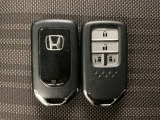 スマートキー付きですからドアロックの開閉およびエンジンスタートが楽々です。電動スライドドアの開け閉めもボタンで操作できます。スペアキーも同じものを用意しております。
