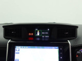 【TFTカラーマルチインフォメーションディスプレイ】4.2インチの高精細な液晶に、ウォーニングやメンテナンスといったクルマからのさまざまな運転情報を表示。