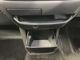 【インストセンターロアボックス】CDなどが収納できる格納式のボックス!