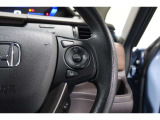 Hondaセンシングの機能のひとつ、アダプティブクルーズコントロール付!アクセルから足を離しても設定したスピードと前車との車間を保ち走行してくれます!車線維持もアシスト☆高速道路で疲労軽減ですね☆