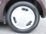 純正のホイールキャップが足元を飾ります!タイヤサイズは155/65R14になります。