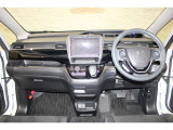 操作性に優れた運転席となります!小物入れや各ボタンの配置にこだわり、使いやすいです!座り心地もよく視認性も良好なのでロングドライブもお任せ下さい!