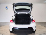【トランクルーム】十分な容量を確保したトランクルーム。環境へ配慮したスペアタイヤ非搭載のBMW。その分、トランクスペースを有効活用できる様にしてあります。